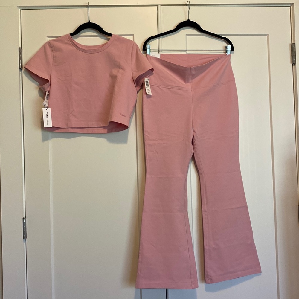 Aritzia TNA Hold-It Ortiz Cropped T-Shirt and Cheeky Flare Leggings